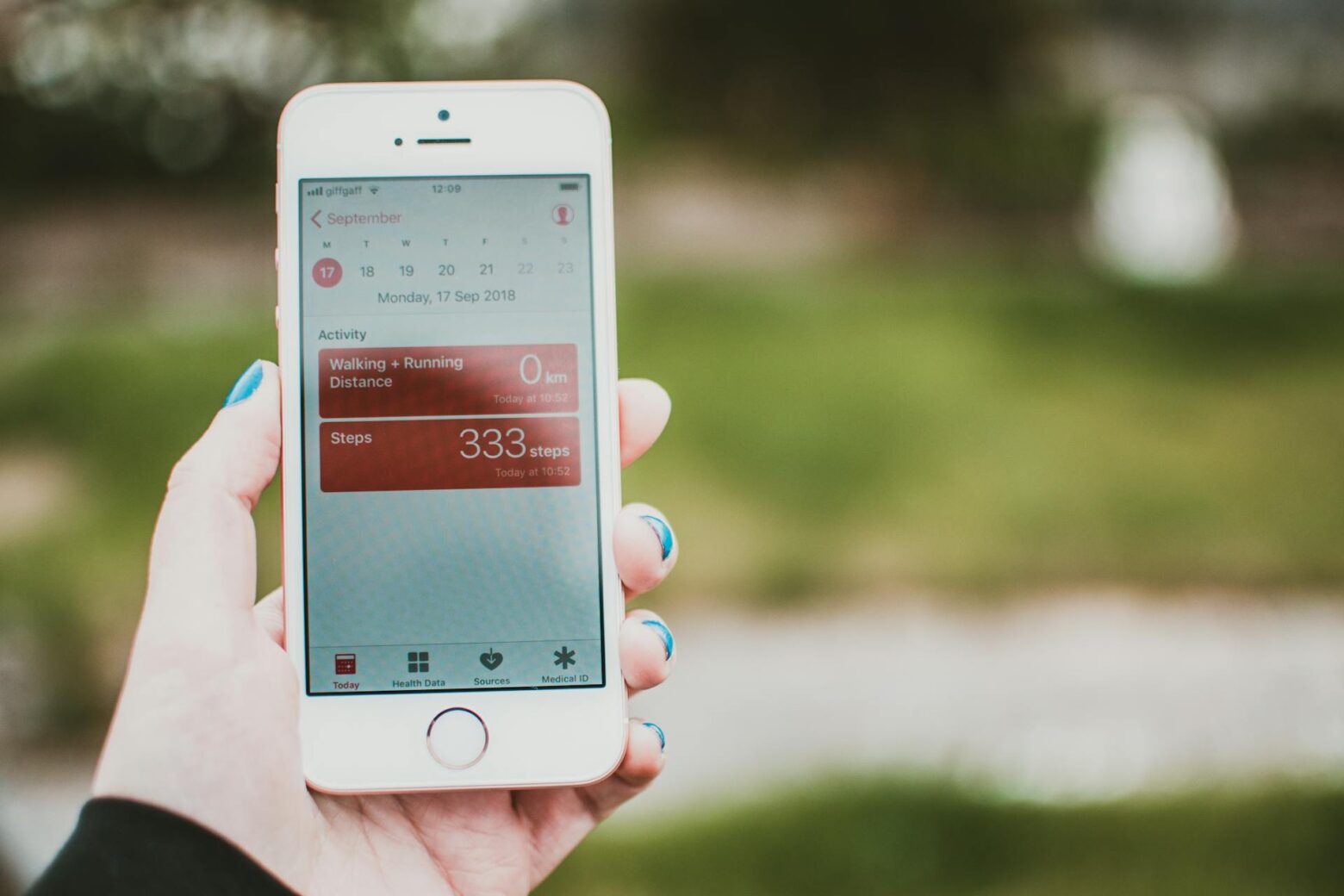 Telefon do 1500 zł do aplikacji sportowych - czy tani smartfon nie będzie za słaby?